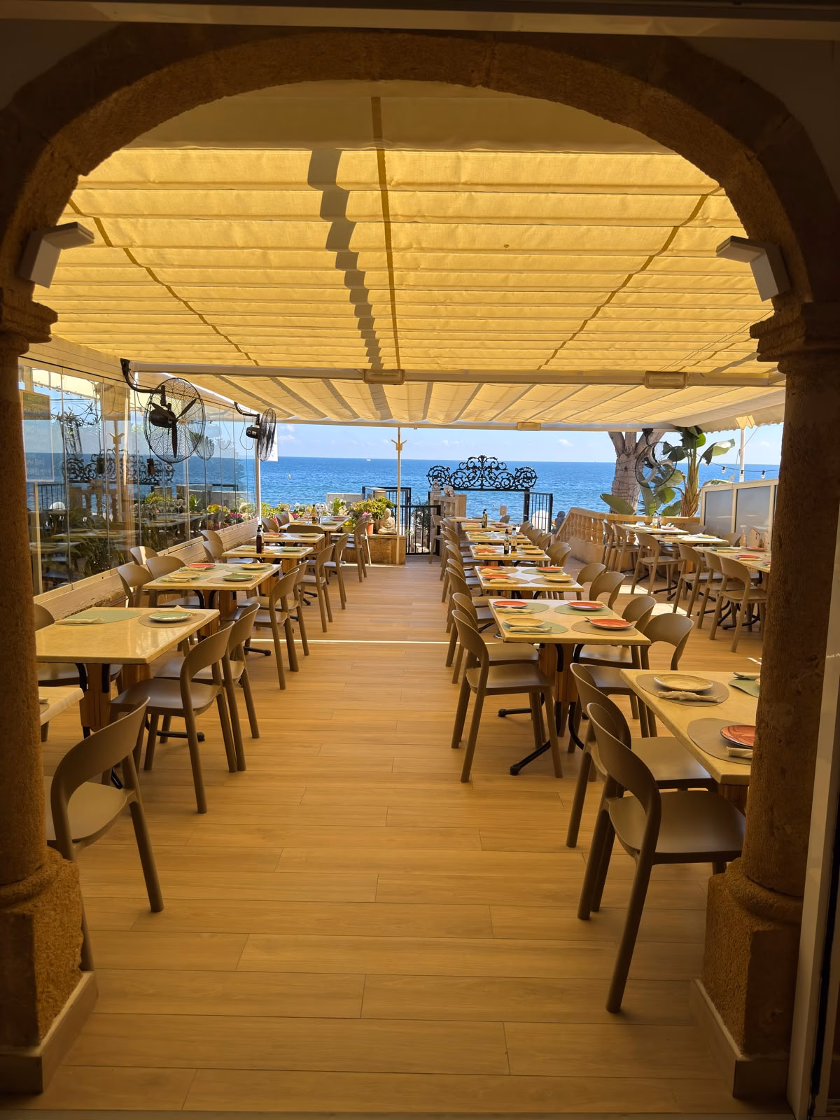 Más de 30 años cocinando el Mediterráneo frente al mar | Restaurante Pepe y Estrella WhatsApp Image 2026 09 24 At 12.49.14
